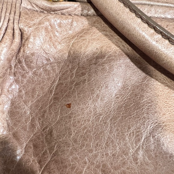 Authentic Miu Miu handbag with removable shoulder strap - Picture 8 of 12